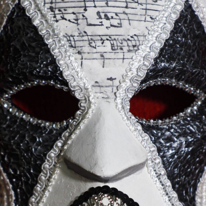 Black Metal Kiss - Image 4