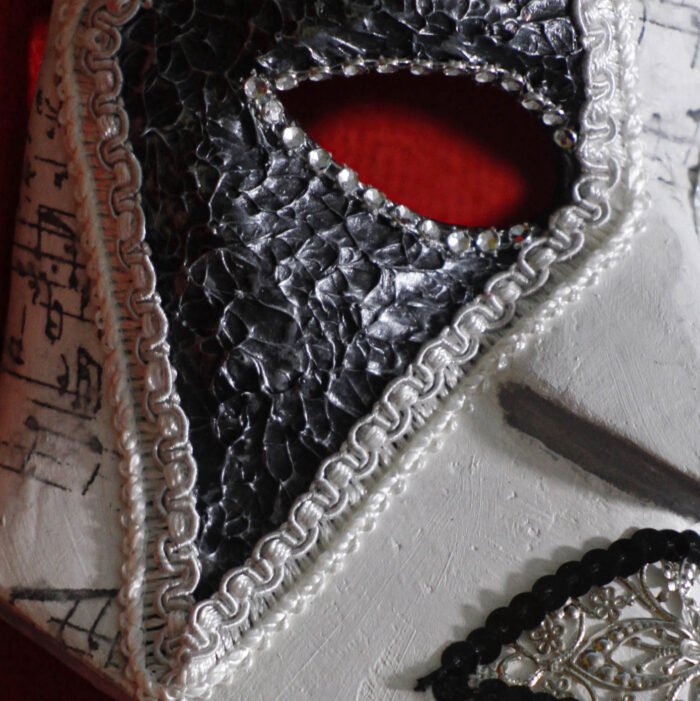 Black Metal Kiss - Image 5